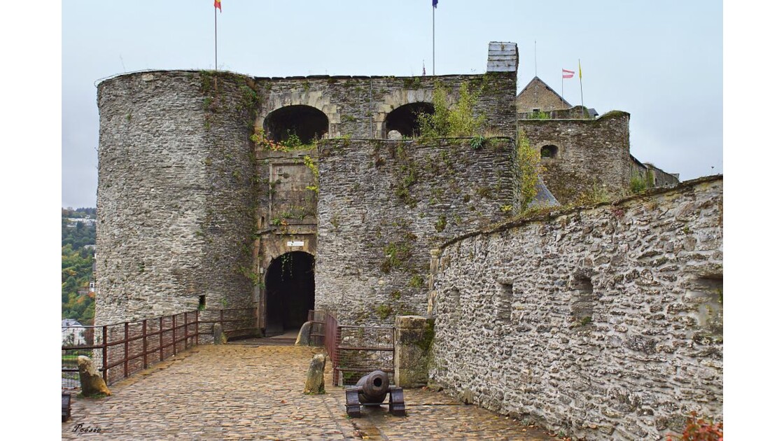 Château médiéval de Bouillon en Belgiqu