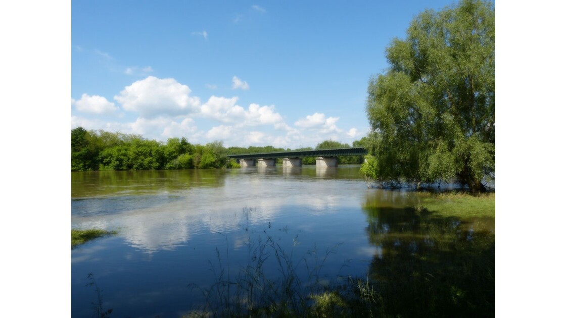 Loire en crue, Briare
