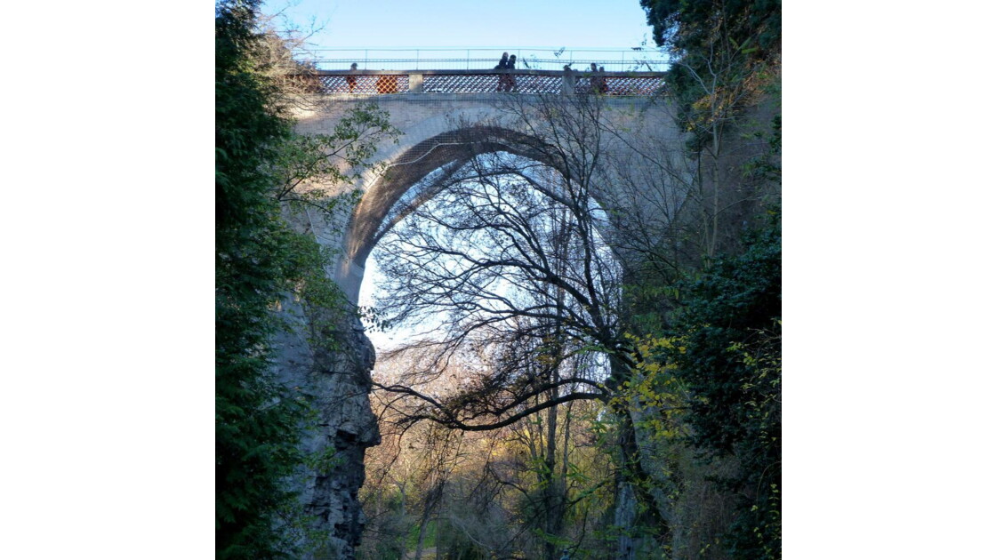 26_Pont_des_suicides.JPG, Geo.fr