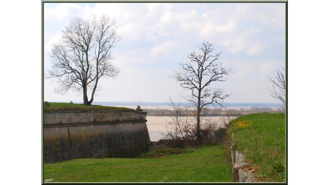 Fortifications, vue sur estuaire Gironde