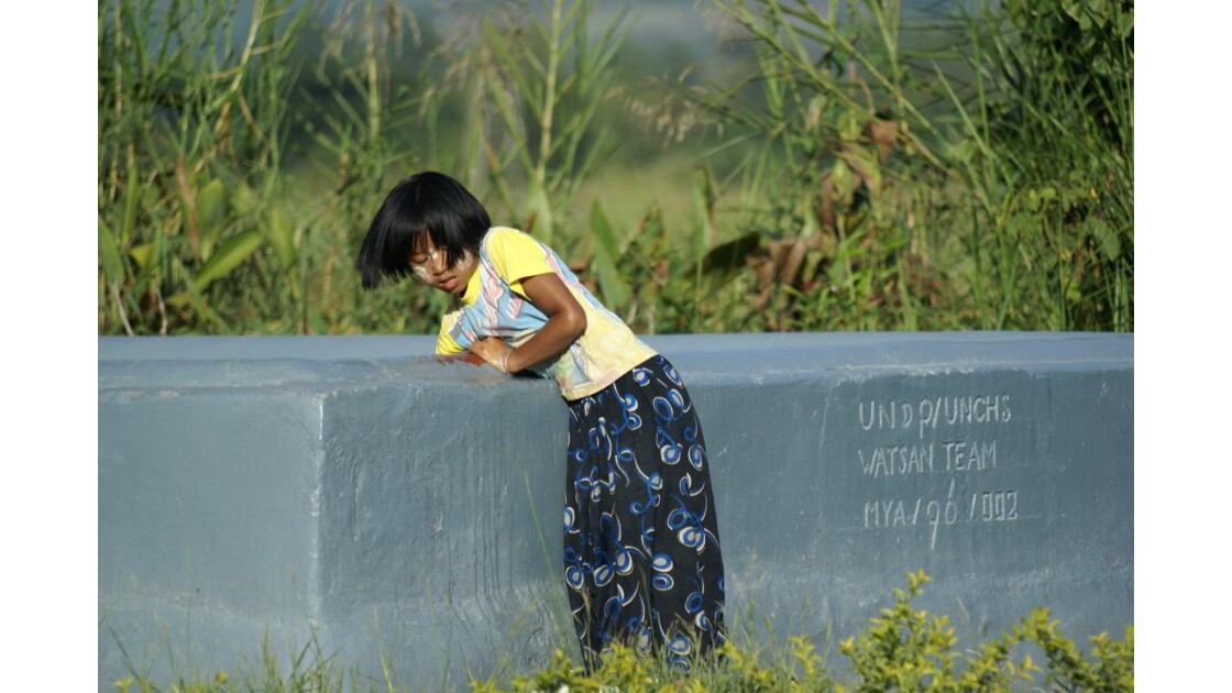 Birmanie corvée d'eau
