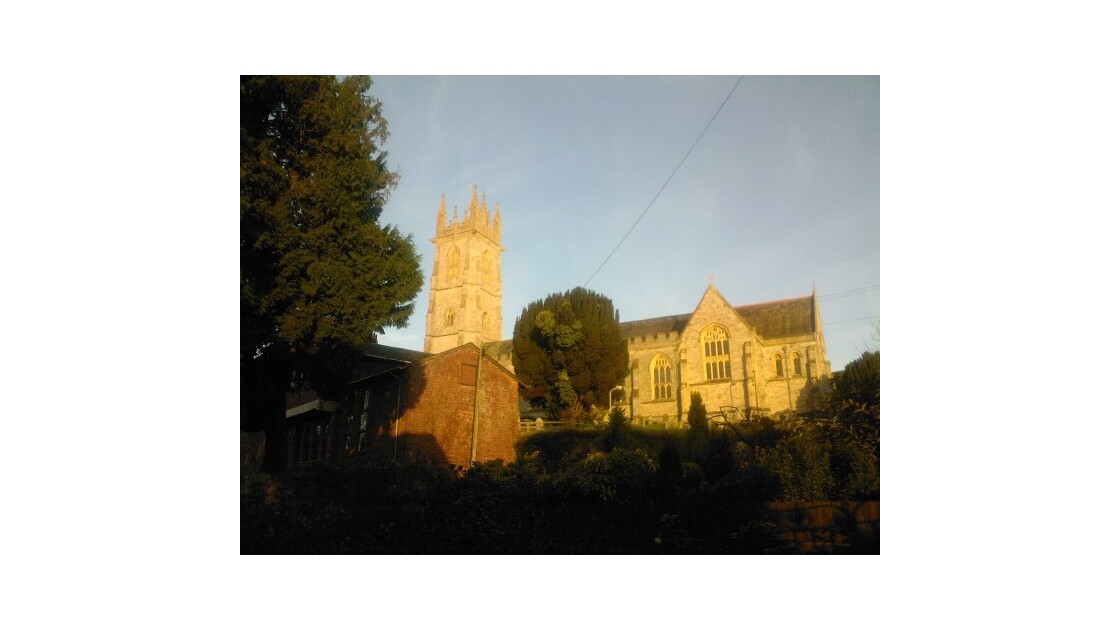 Un soleil d'hiver sur une église d'Exeter
