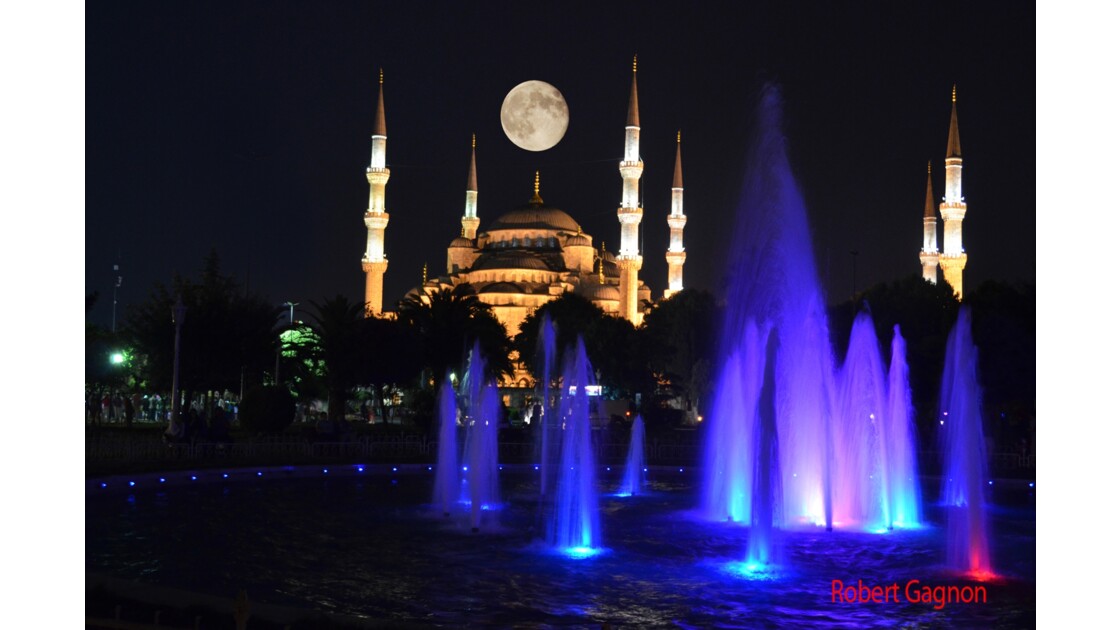 Pleine Lune  sur la Mosquée bleue