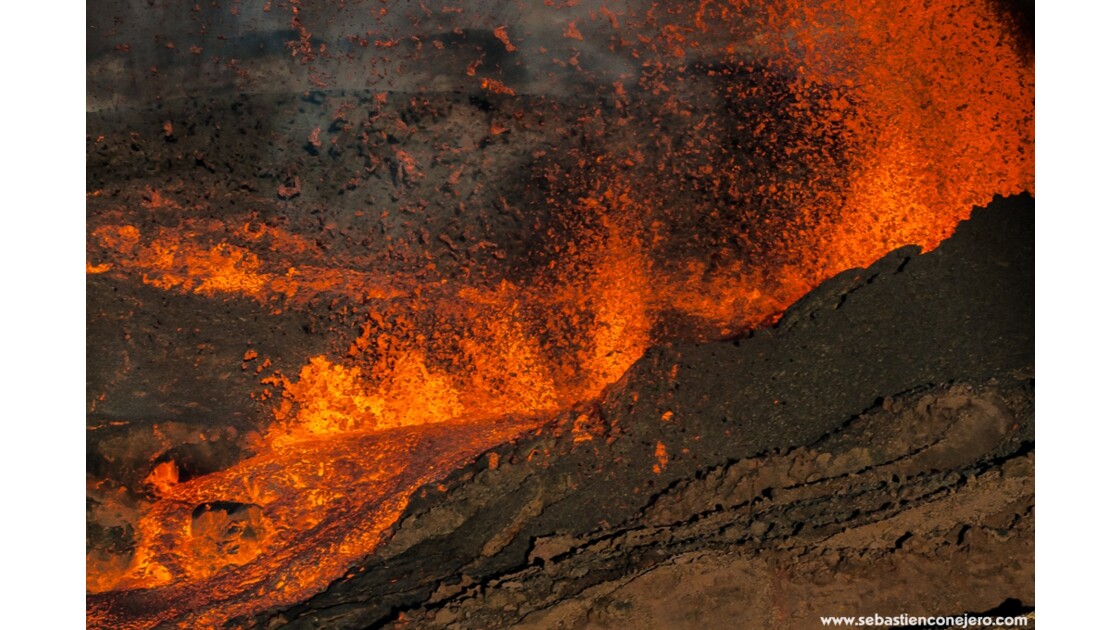 Eruption du piton de la fournaise  Ile de la Réunion 18 mai 2015 
