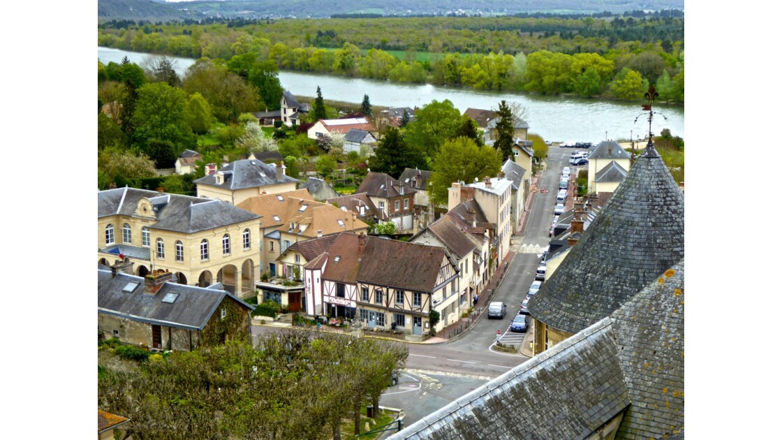 La Roche Guyon classé parmi les plus beaux villages de France, dans le Vexin