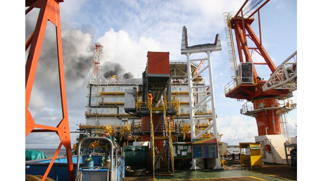 Extraction pétrolière offshore à Pointe-Noire au Congo