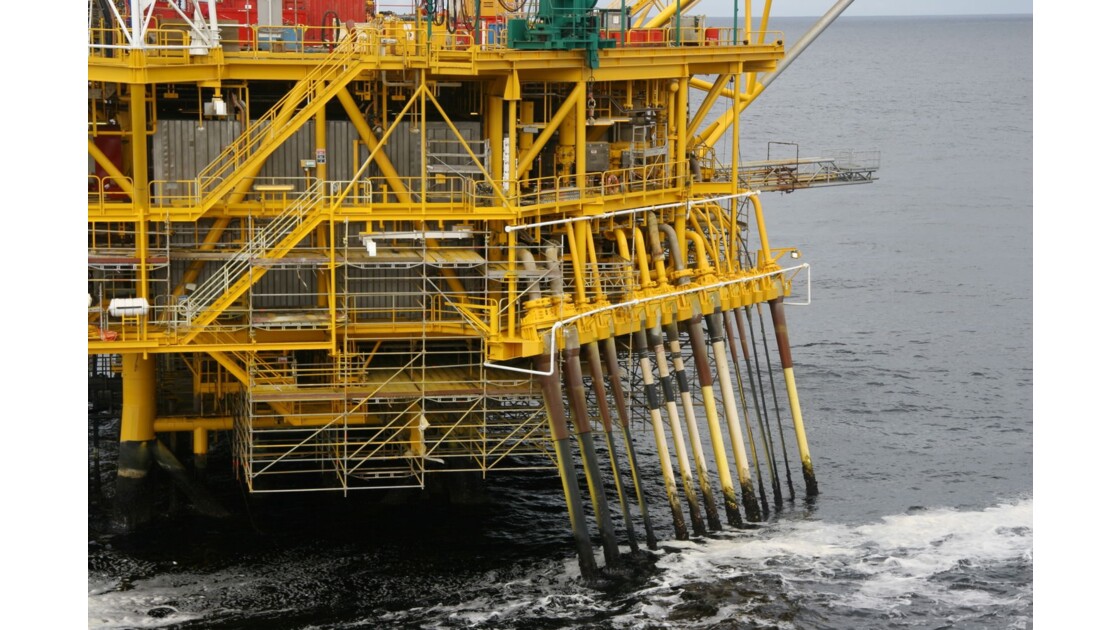 Extraction pétrolière offshore à Pointe-Noire au Congo