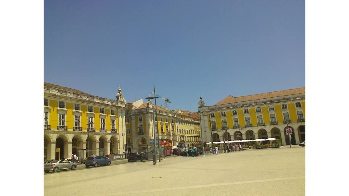 La place du commerce à Lisbonne 