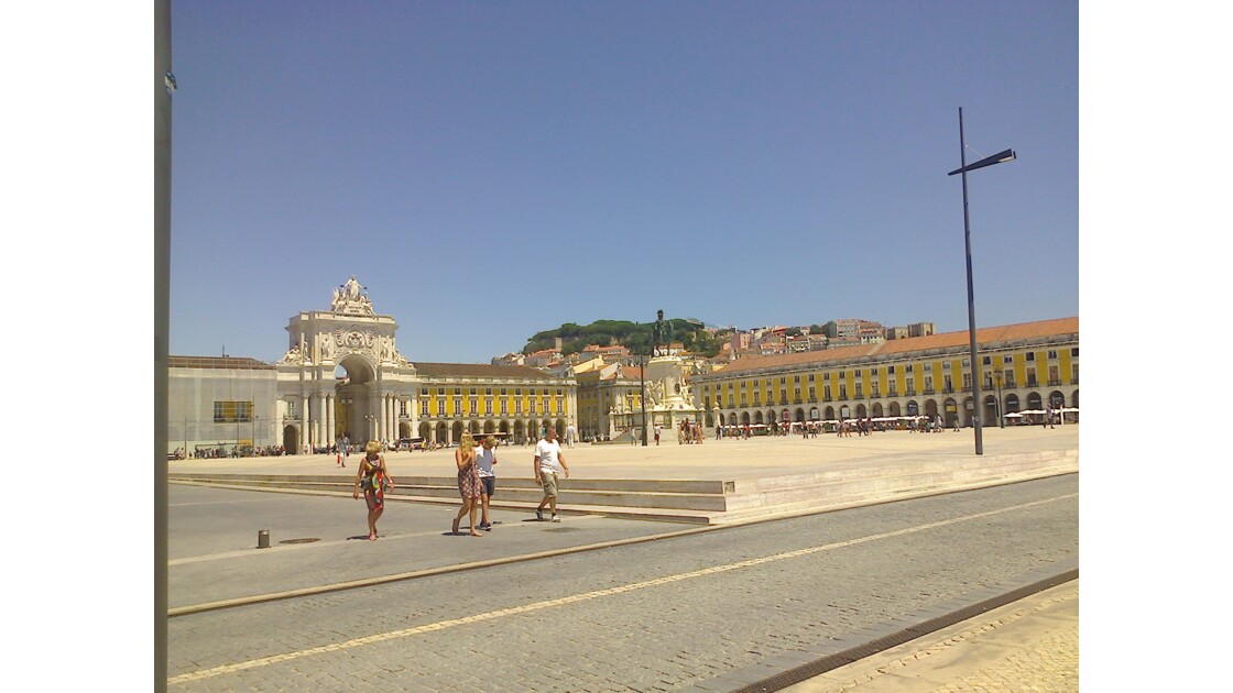 Place du commerce à Lisbonne 