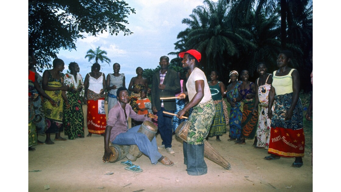 Congo 70 Etoumbi Danses traditionnelles 1