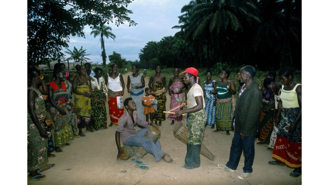 Congo 70 Etoumbi Danses traditionnelles 2