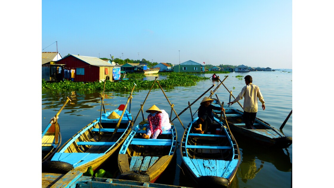 Barques qui patientent sur le Mekong