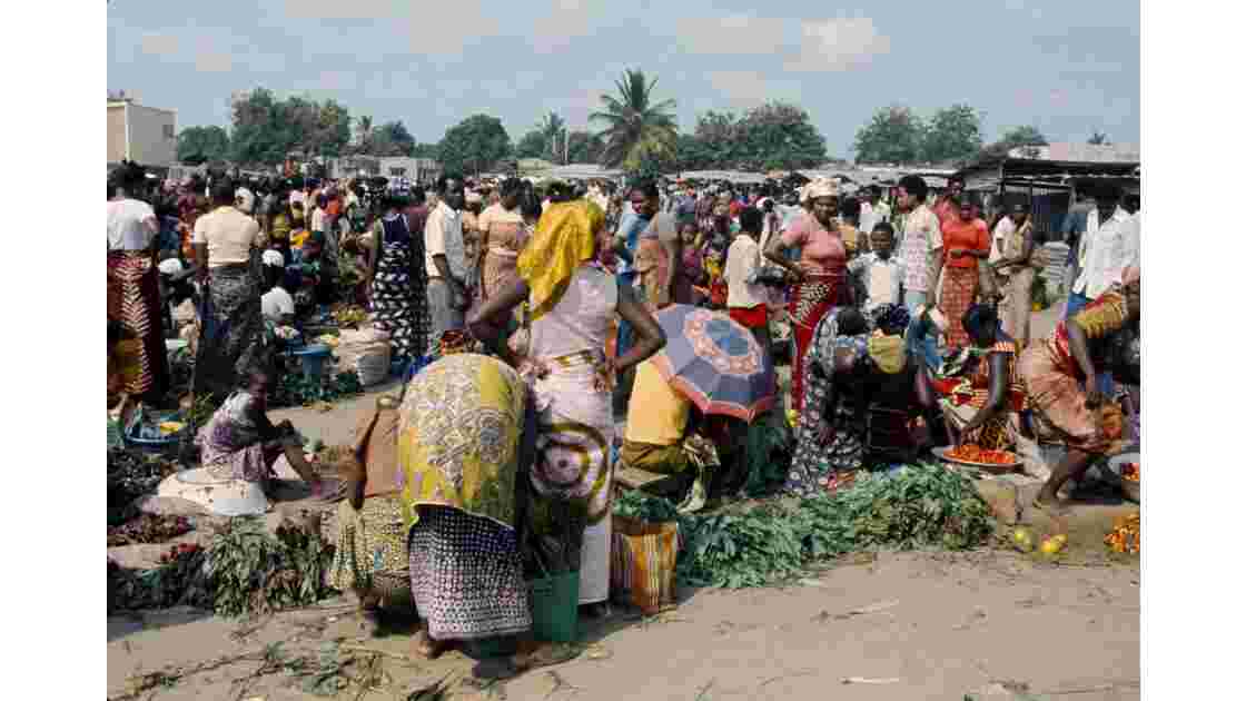 Congo 70 Brazzaville Le marché Total de Bacongo 6