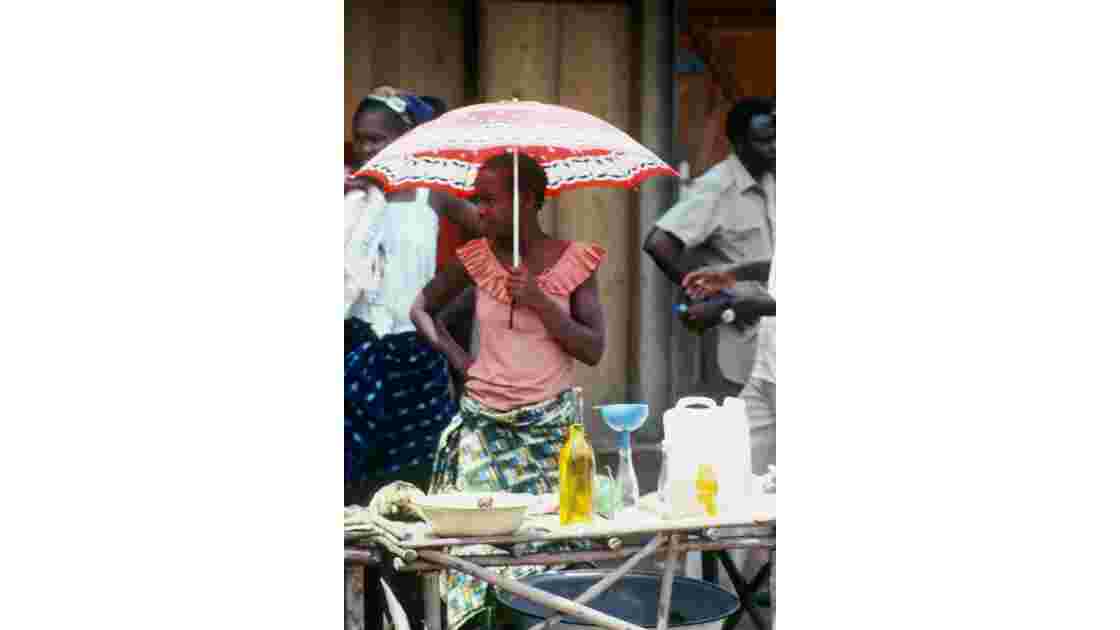 Congo 70 Brazzaville Le marché Total de Bacongo 10