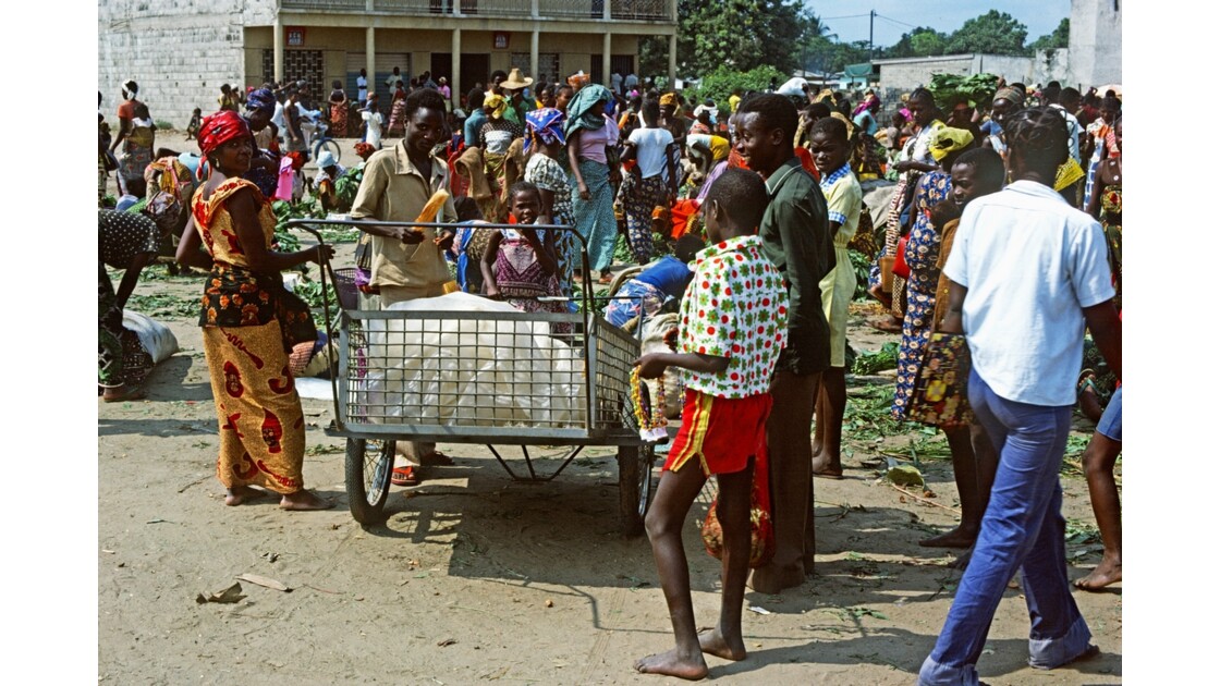 Congo 70 Brazzaville Le marché Total de Bacongo 16