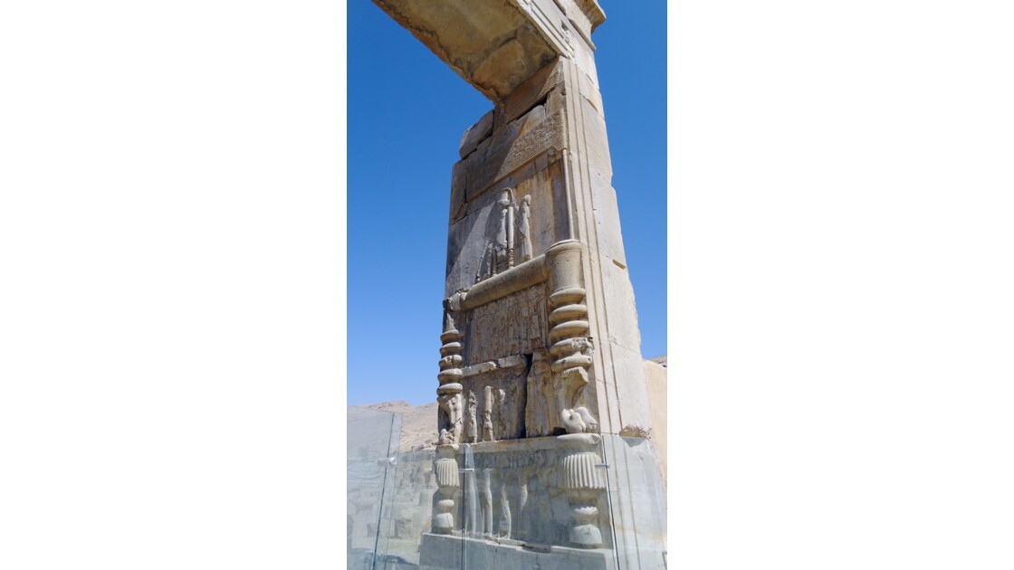 Iran Persépolis Porte de la Salle des 100 colonnes 2