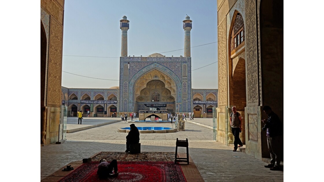 Iran Ispahan Mosquée du Vendredi Iwan Sud vu de l'Iwan... - Geo.fr