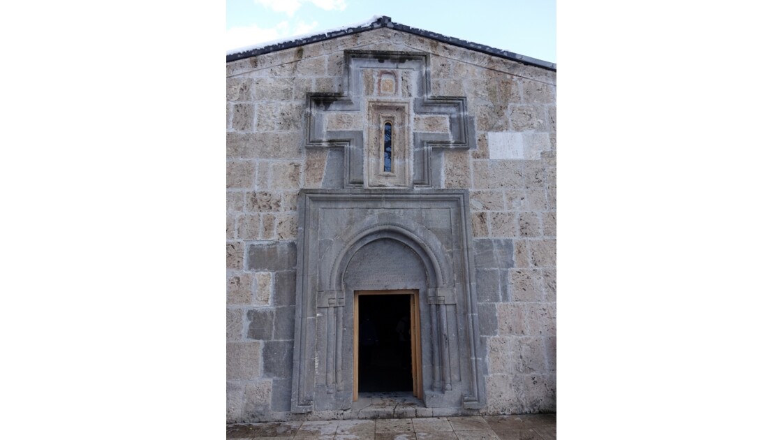 Arménie monastère de Haghartsine -Entrée du jamatoun de Sourp Grigor 