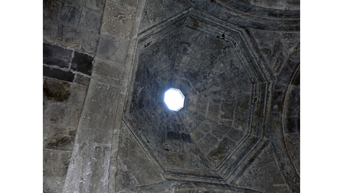 Arménie monastère de Haghartsine -Intérieur du Jamatoun de Sourp Grigor 2