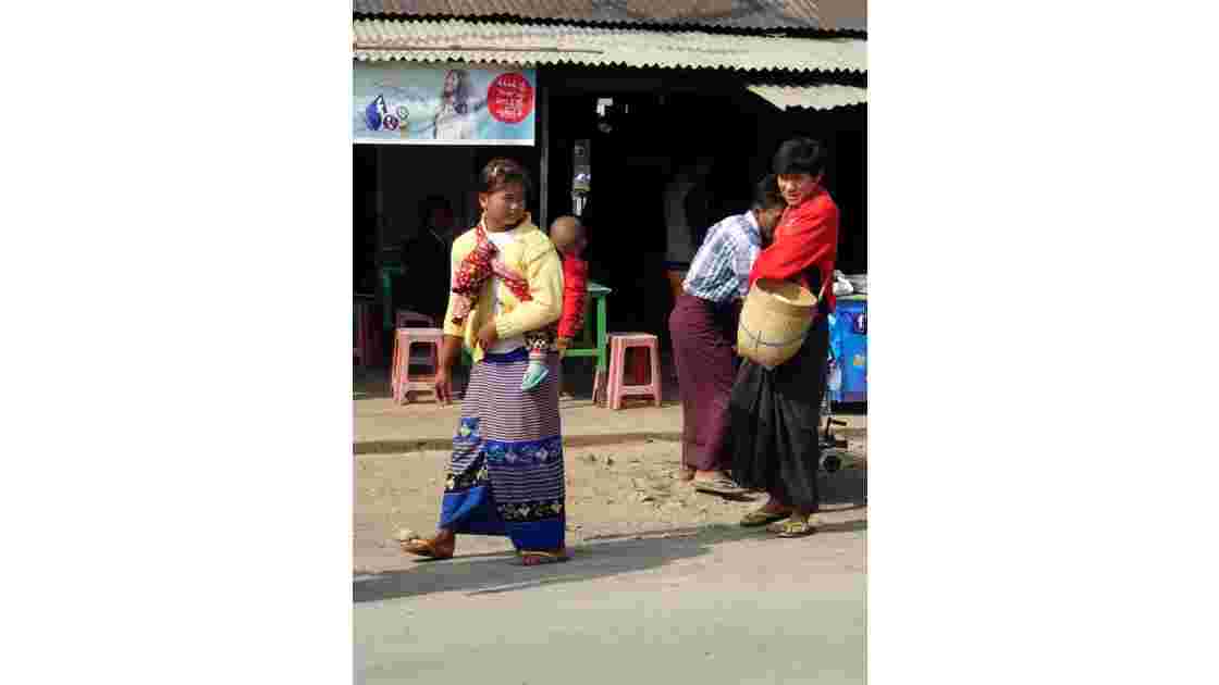 Myanmar Jour de marché à Naungtayah les Pa-o