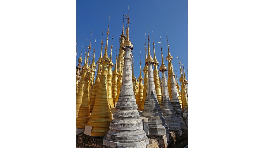 Myanmar Lac Inlé Indein Stupas d'Alaung Sitthou 6