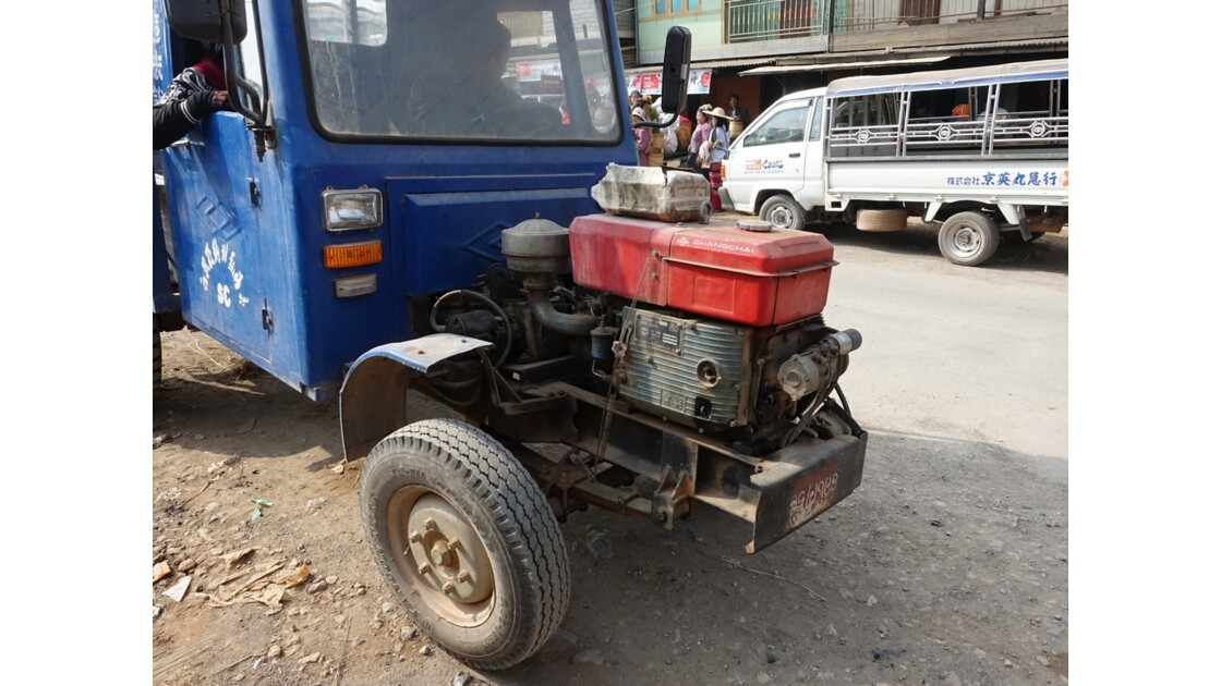Myanmar le curieux moteur chinois des petits camions birmans 1