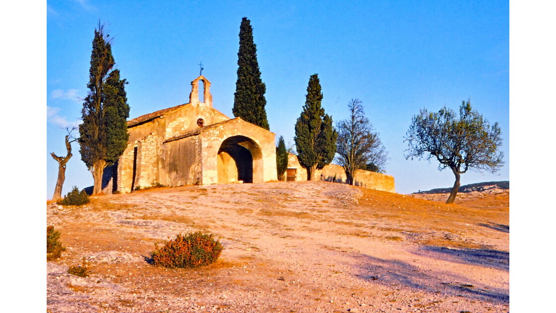 Eygalières Soirée à la Chapelle SaintSixte 4, Alpilles Au... Geo.fr