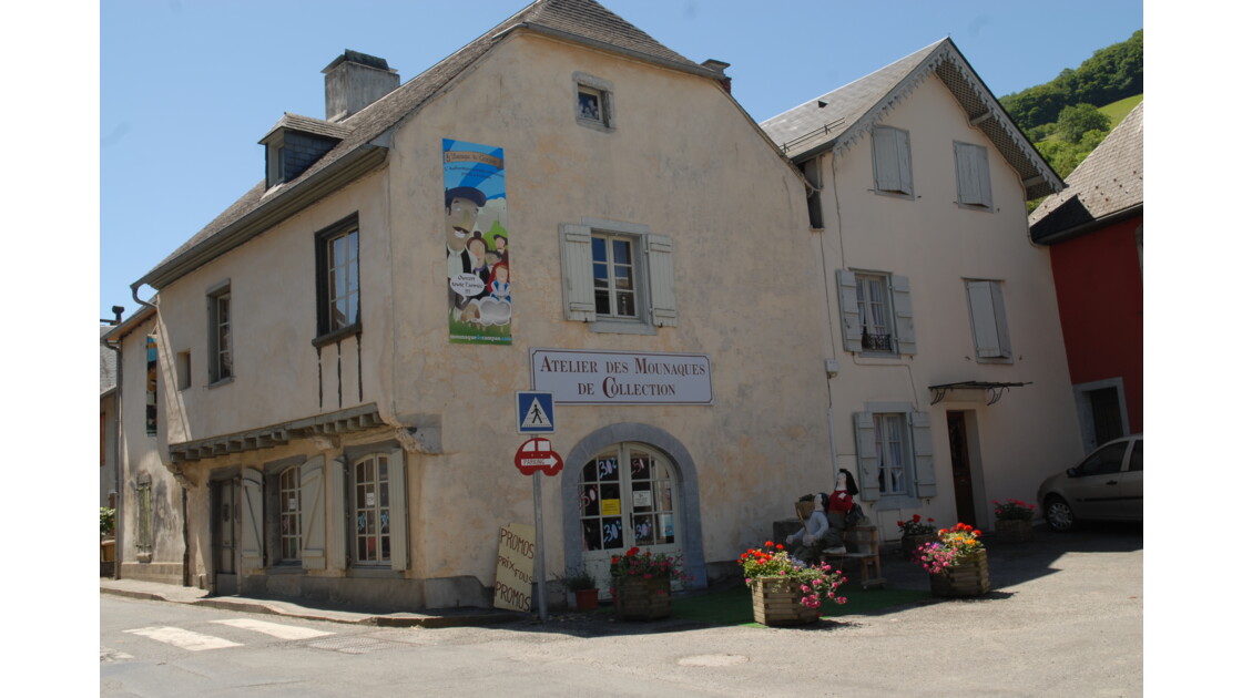 les mounaques de ste marie de campan, chaque année... Geo.fr