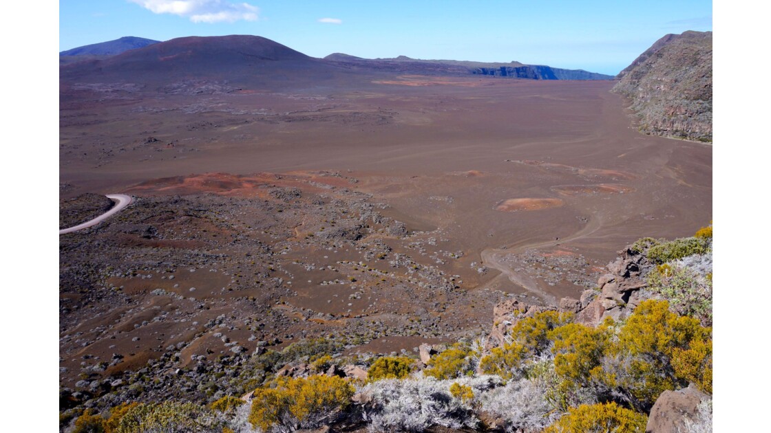  Volcan  Piton  de  la Fournaise  r union Vue sur le volcan  