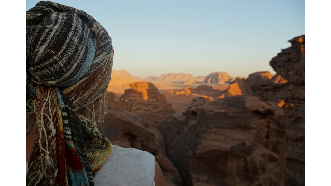 Lumières et poussières paisibles du Wadi Rum, Jordanie