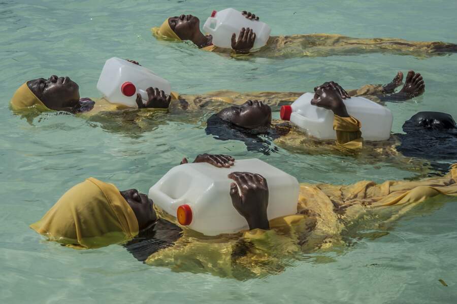 Zanzibar : quand le burkini permet d'apprendre à nager - Catégorie "gens" (séries)