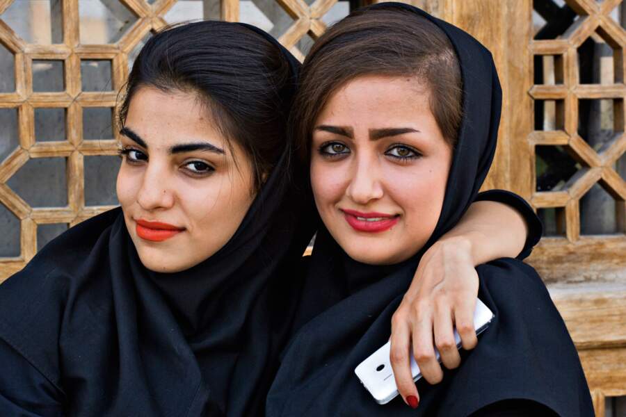 La jeune iranienne en total look