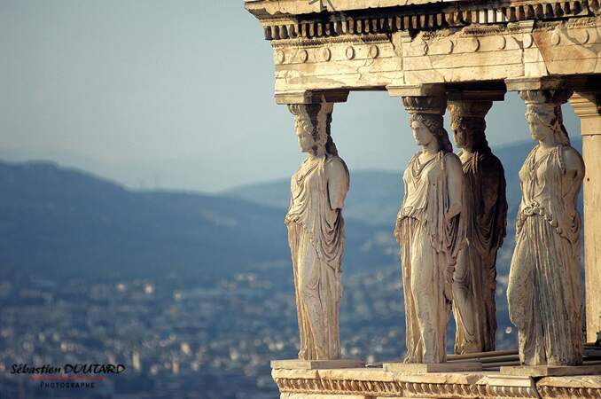 Cariatides de l'Érechthéion, sur l'acropole d'Athènes
