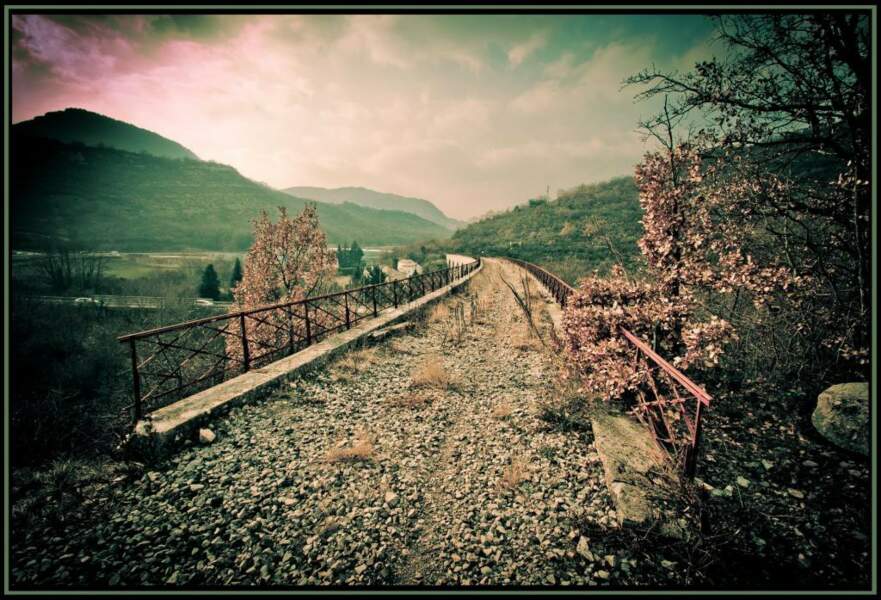 Pont de la voie ferrée, Alissas