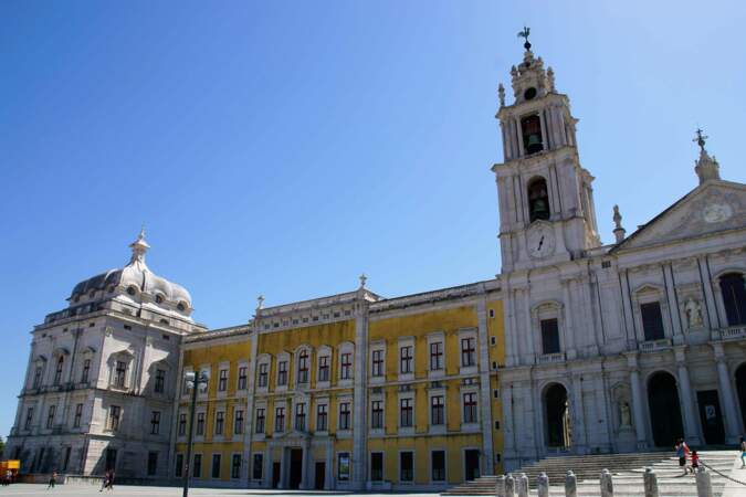 Au Portugal, l'édifice royal de Mafra : palais, basilique, couvent, jardin du Cerco et parc de chasse (Tapada)