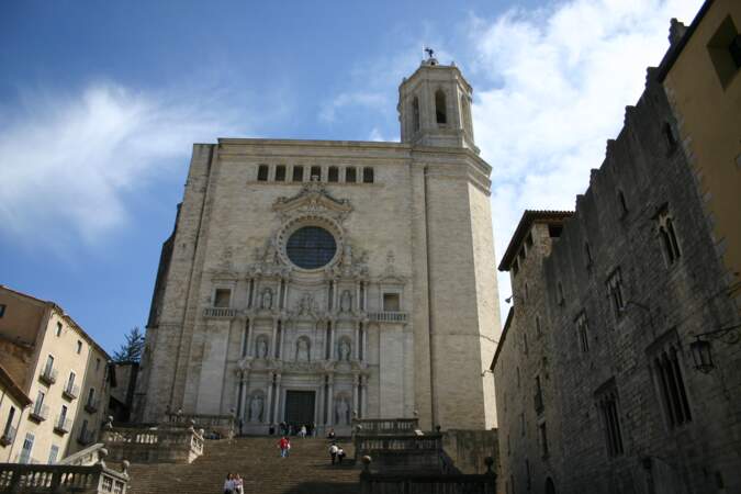 Le parvis de la cathédrale de Gérone, en Espagne : les escaliers du Grand Septuaire de Baelor, à Port-Réal