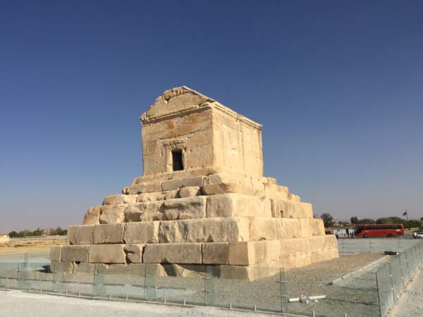 Tombeau de Cyrus à Pasargades