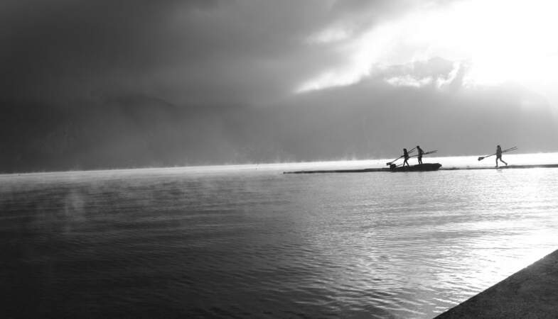 Brume matinale sur le lac d'Annecy