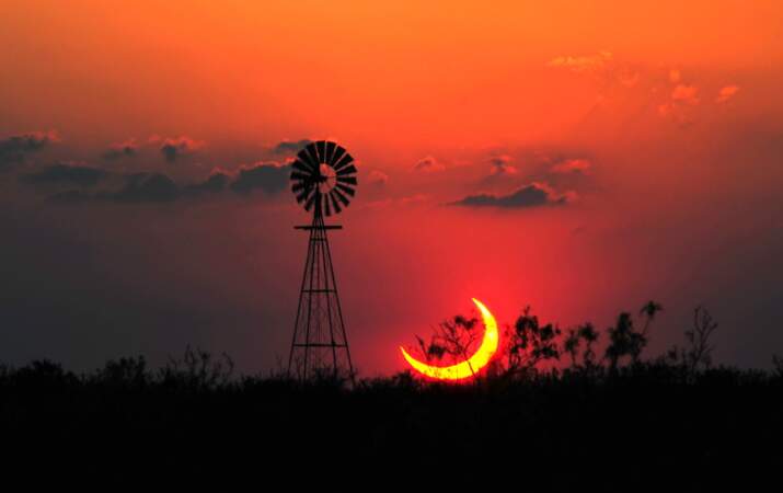 Eclipse solaire partielle au Texas