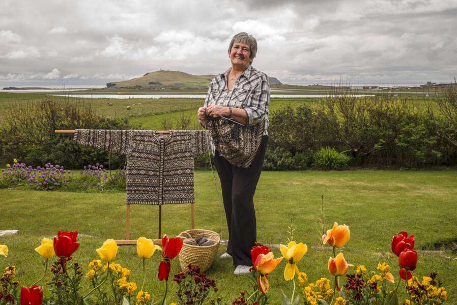 Doreen, tricoteuse la plus célèbre des Shetland