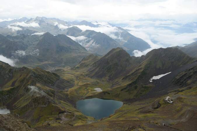 Randonnée dans les Pyrénées jusqu'au lac d'Oncet à plus de 2 000 m d'altitude