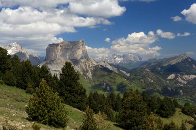 Mont Aiguille, dans le Vercors / par Christian Delphino