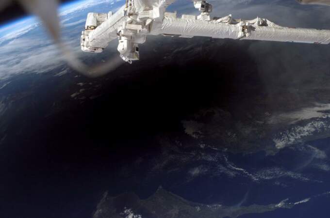 L'ombre de la Lune sur Terre, vue depuis la Station spatiale internationale
