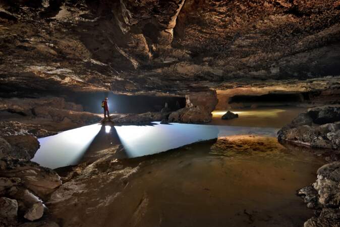 Grotte gigantesque découverte en 2013 dans le tepui d'Auyán