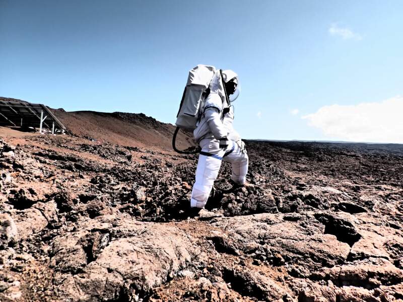Lucie Poulet prend la pose sur "Mars"