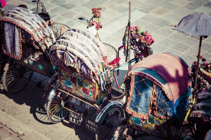 Se déplacer avec un rickshaw, le transport typique népalais