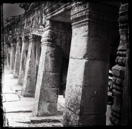 Colonnes aux bas-reliefs martelés - Banteay Kdei