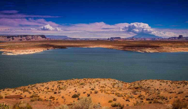 Lac Powell, à cheval sur le Nevada et l'Arizona, dans l'Ouest américain