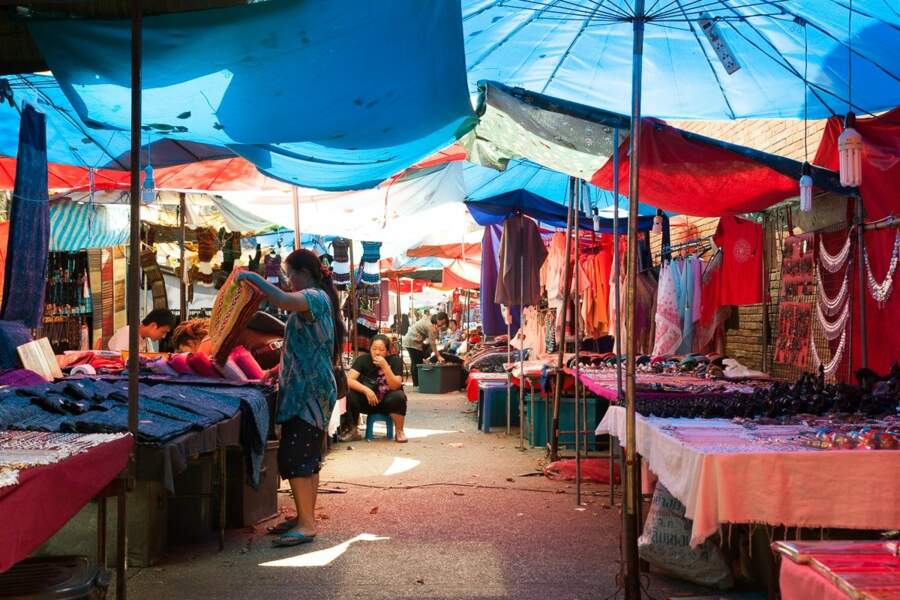 Le marché de la Porte Thapae 