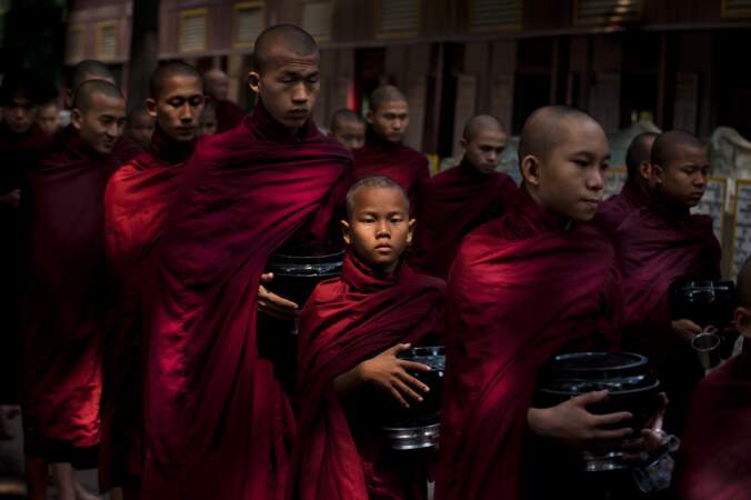 Moines bouddhistes, monastère Mahagandayon, Amarapura, Myanmar